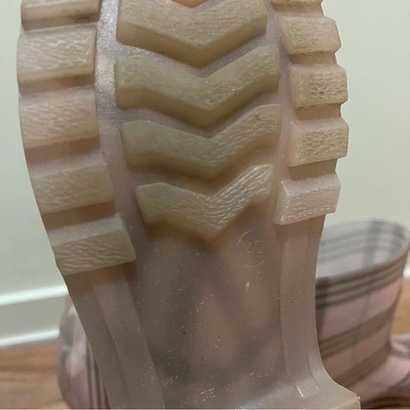 Burberry Nova Check Pink and Tan Plaid Rubber
Rain Boots Size EU 40 (US 10) - Picture 9 of 10